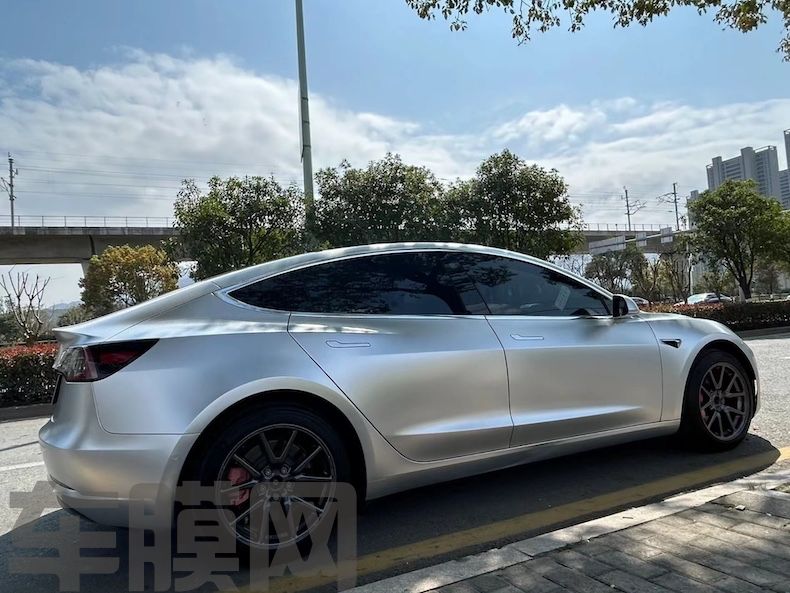 特斯拉Model 3 电光金属银改色膜 效果图