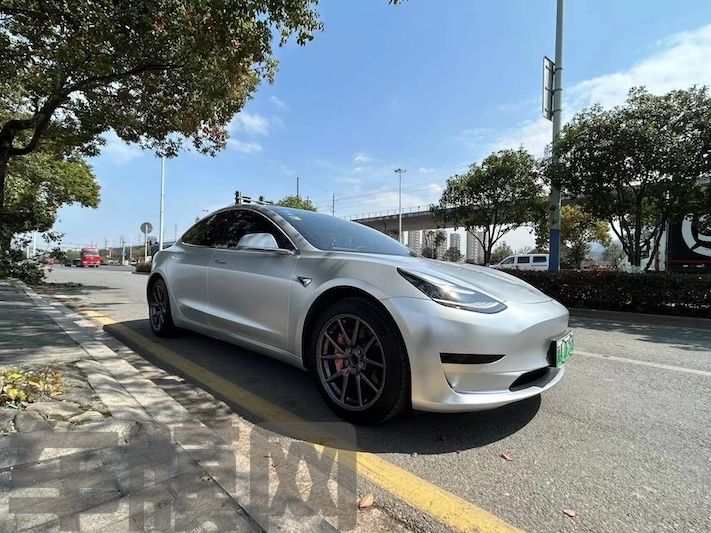 特斯拉Model 3 电光金属银改色膜 效果图