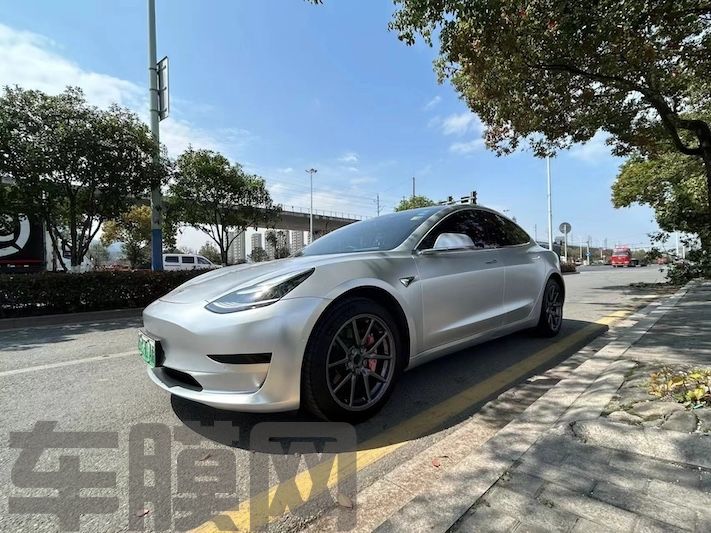 特斯拉Model 3 电光金属银改色膜 效果图