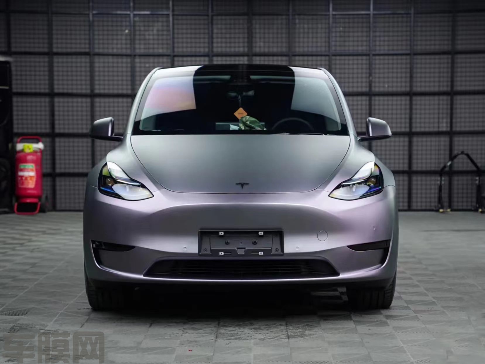 特斯拉Model Y 卡普里灰紫改色膜 效果图