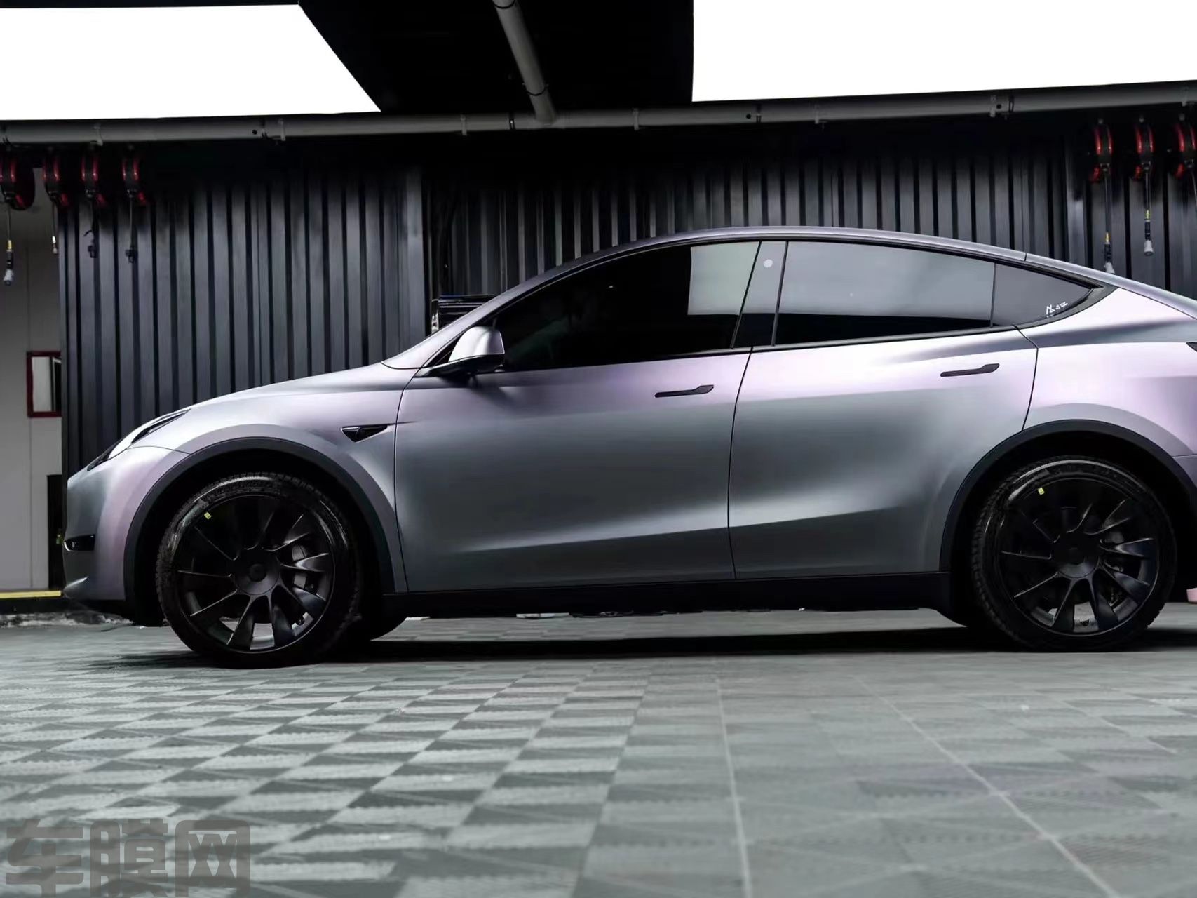 特斯拉Model Y 卡普里灰紫改色膜 效果图