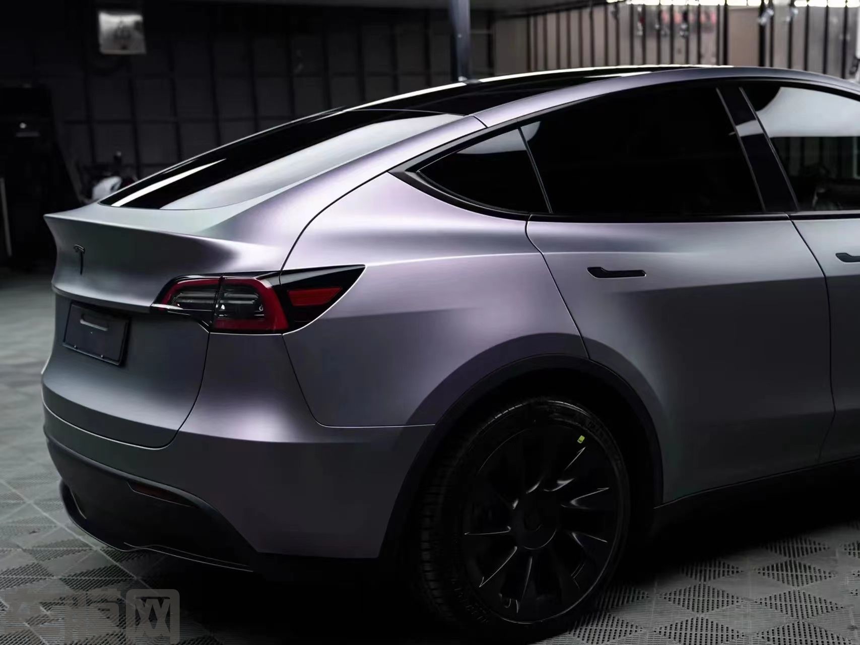 特斯拉Model Y 卡普里灰紫改色膜 效果图
