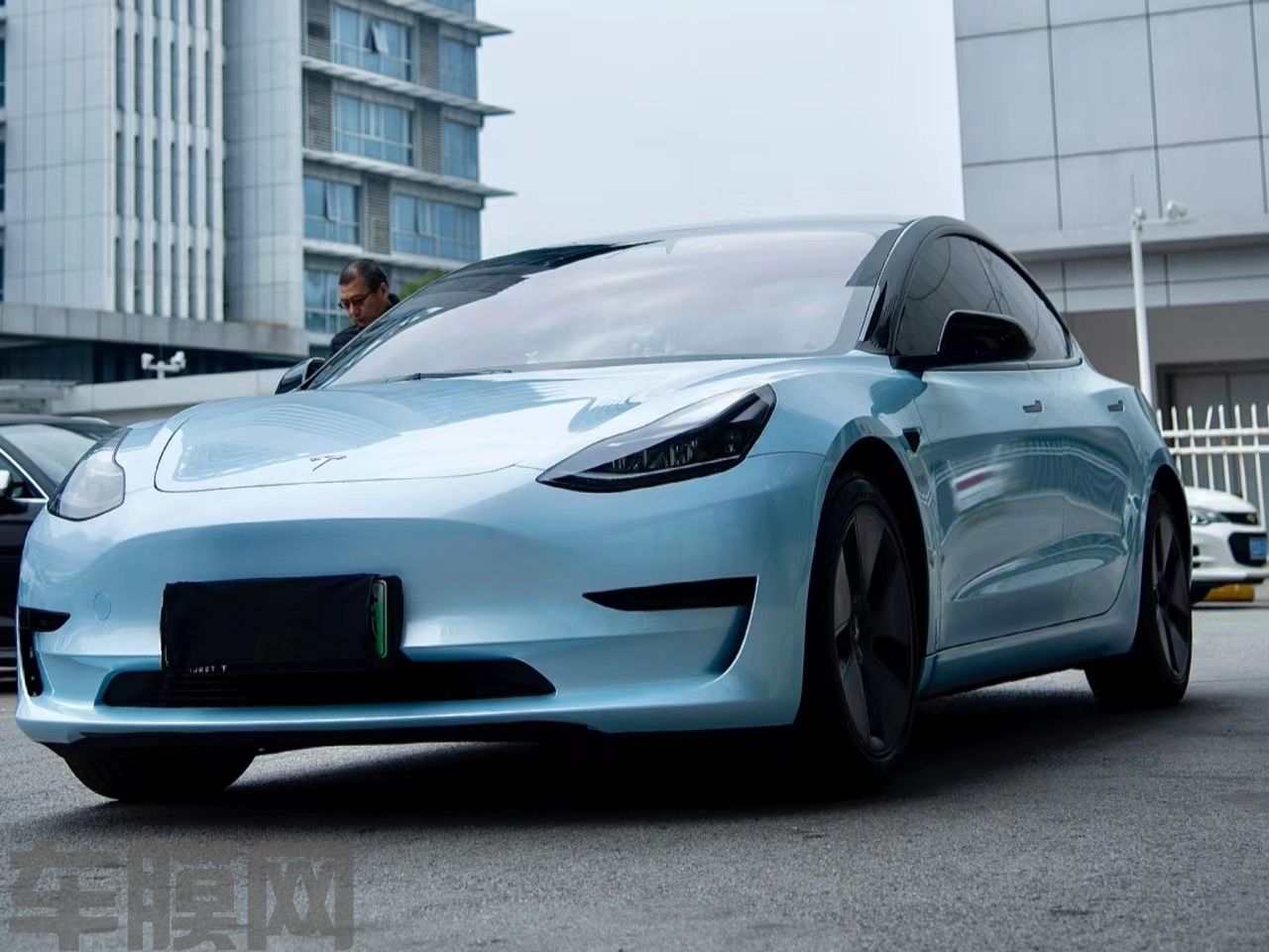 特斯拉Model 3 冰川蓝改色膜效果图