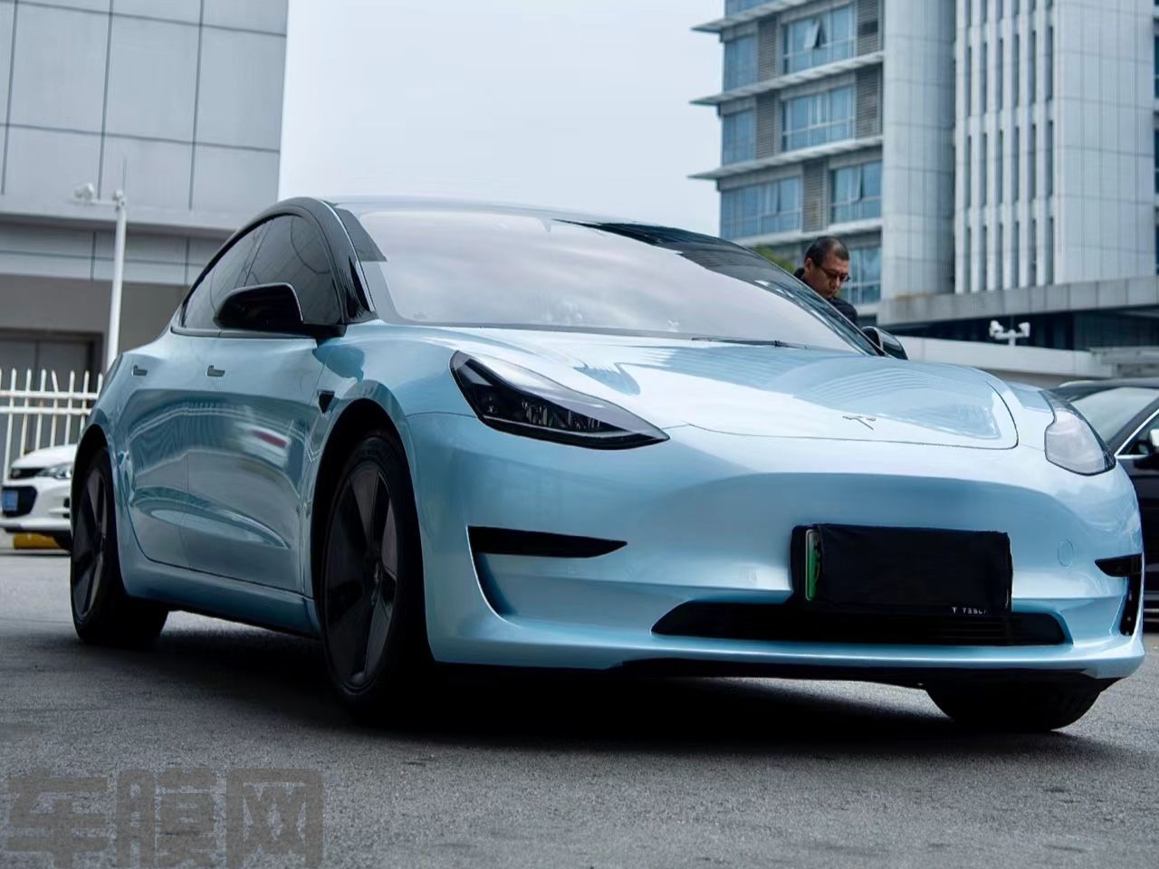 特斯拉Model 3 冰川蓝改色膜效果图