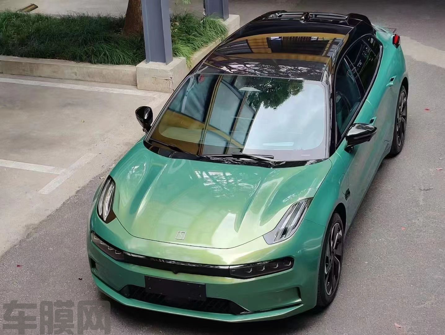 极氪001 虹彩祖母绿改色膜 效果图