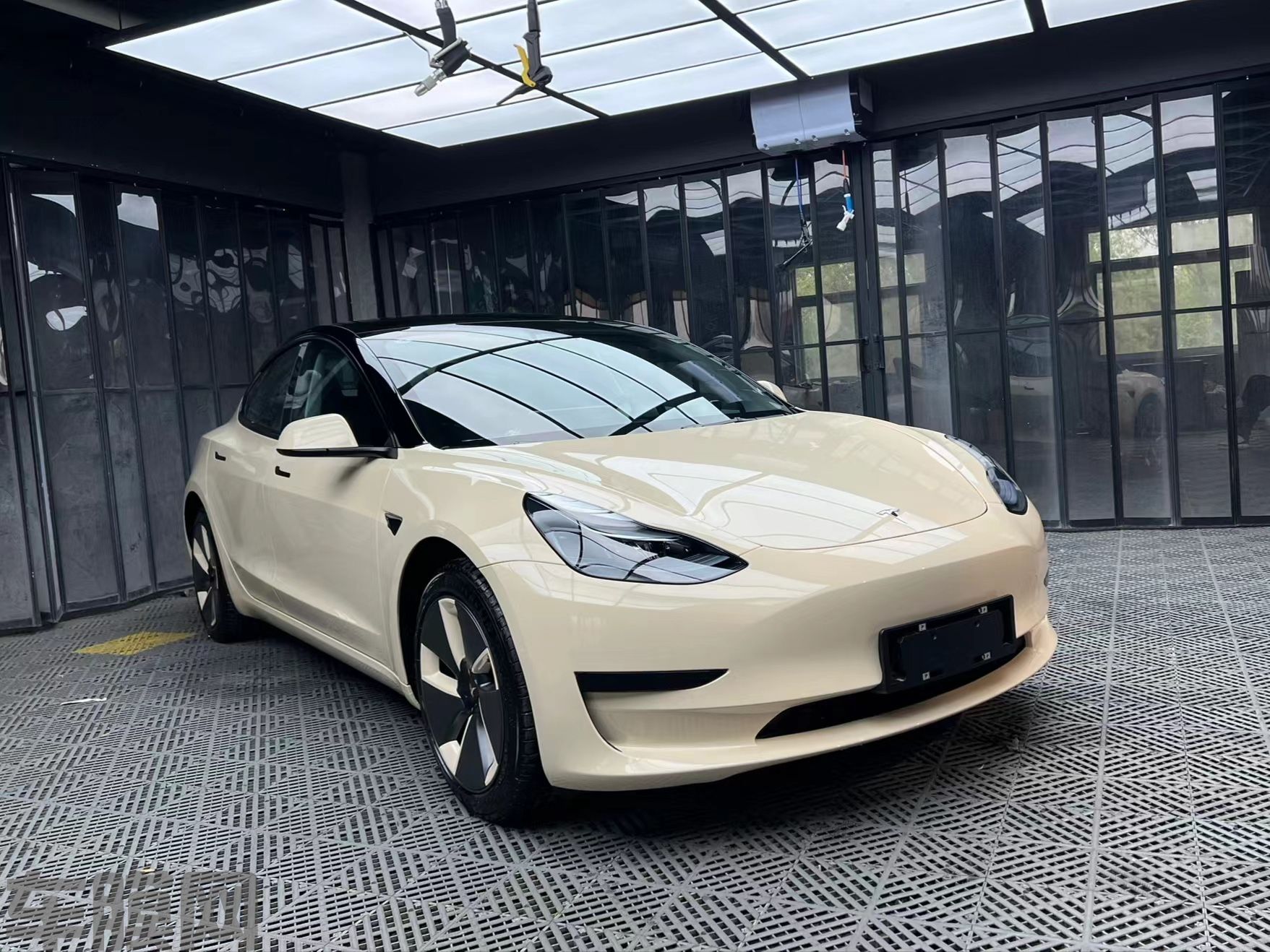 特斯拉Model 3 卡其米兰改色膜 效果图