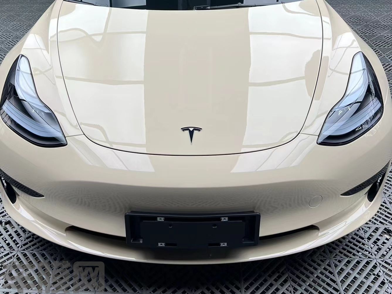 特斯拉Model 3 卡其米兰改色膜 效果图