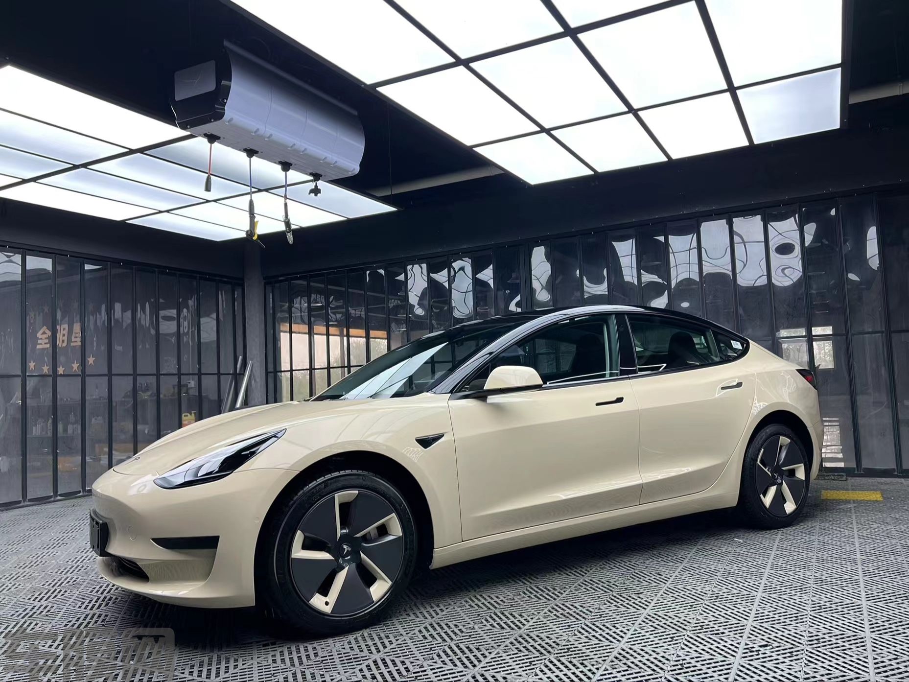 特斯拉Model 3 卡其米兰改色膜 效果图