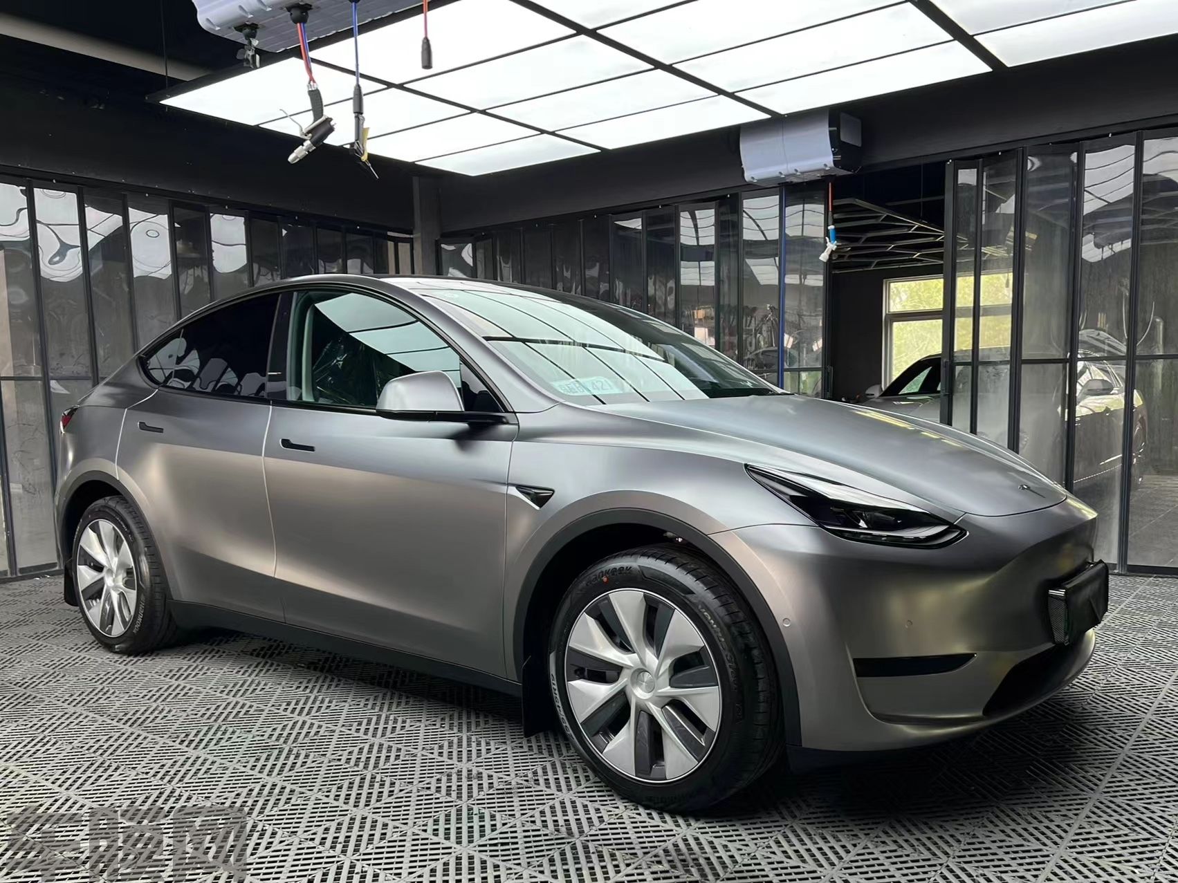 特斯拉Model Y AMG山灰改色膜 效果图