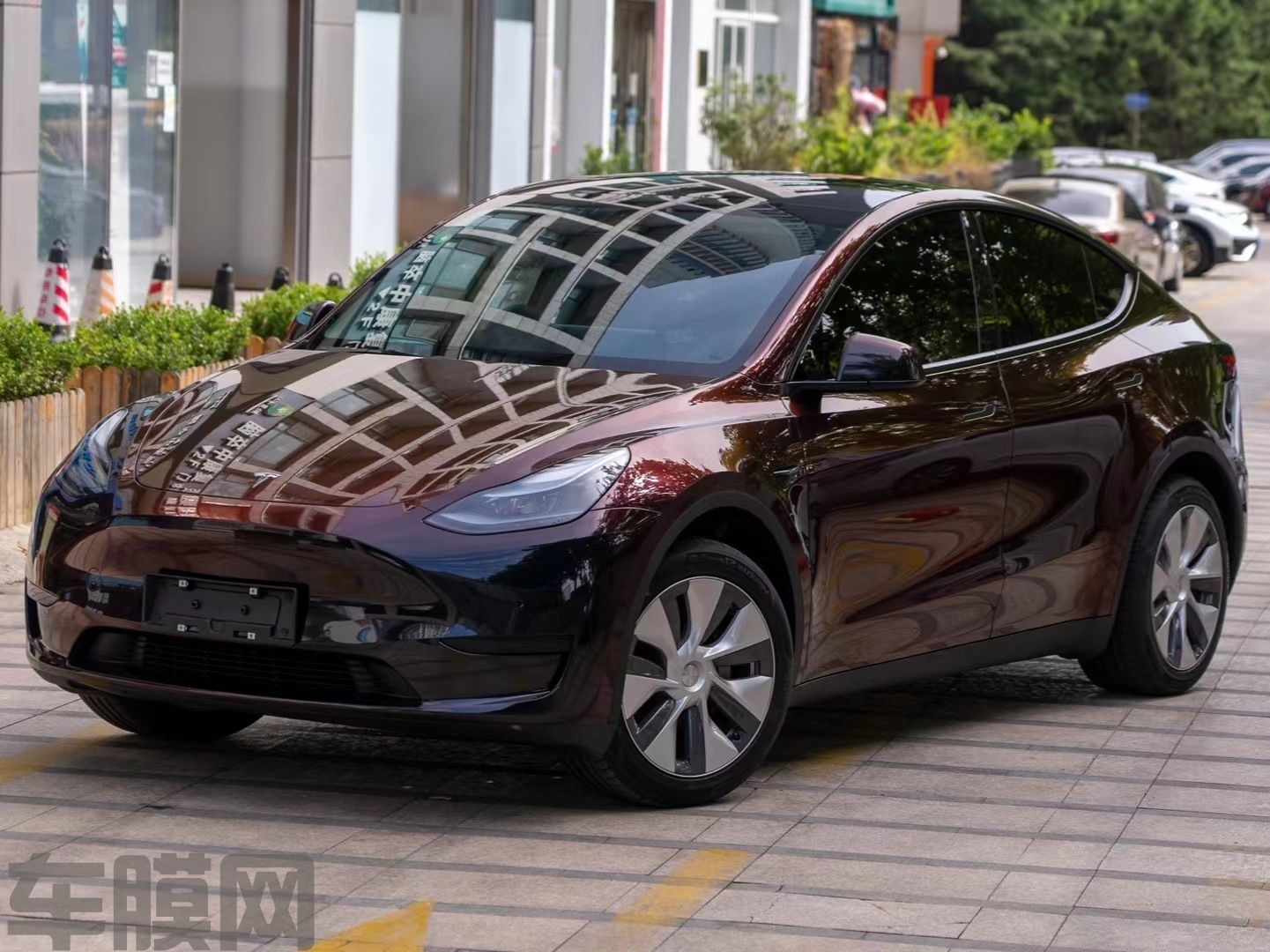 特斯拉Model Y 黑魅红改色膜 效果图
