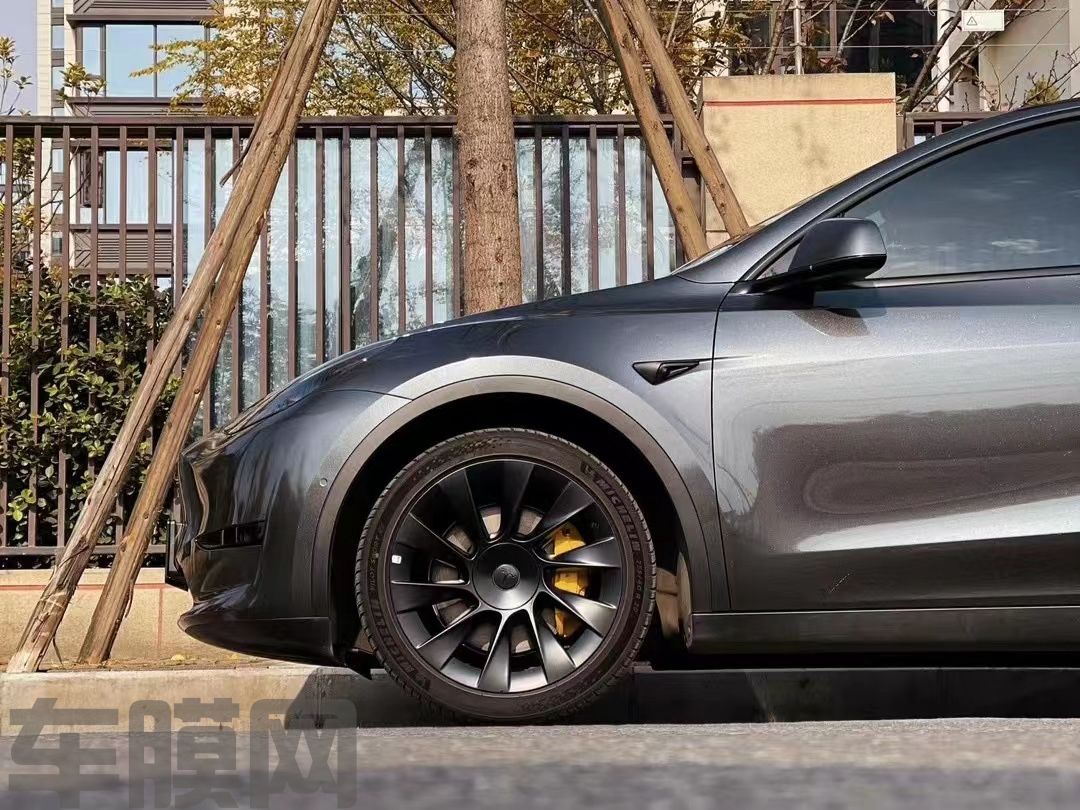 特斯拉Model Y 煤炭灰改色膜 效果图