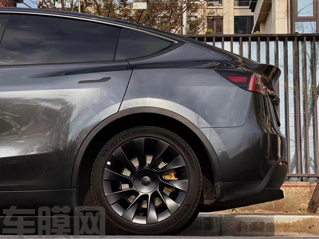 特斯拉Model Y 煤炭灰改色膜 效果图