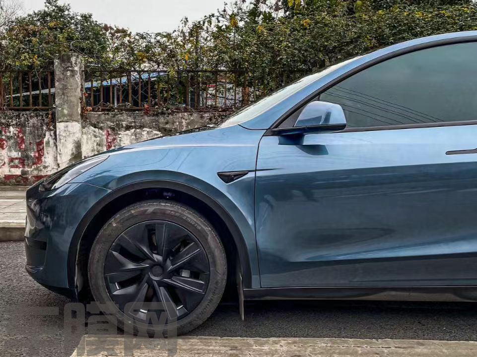 特斯拉Model Y 拜伦湾蓝改色膜 效果图