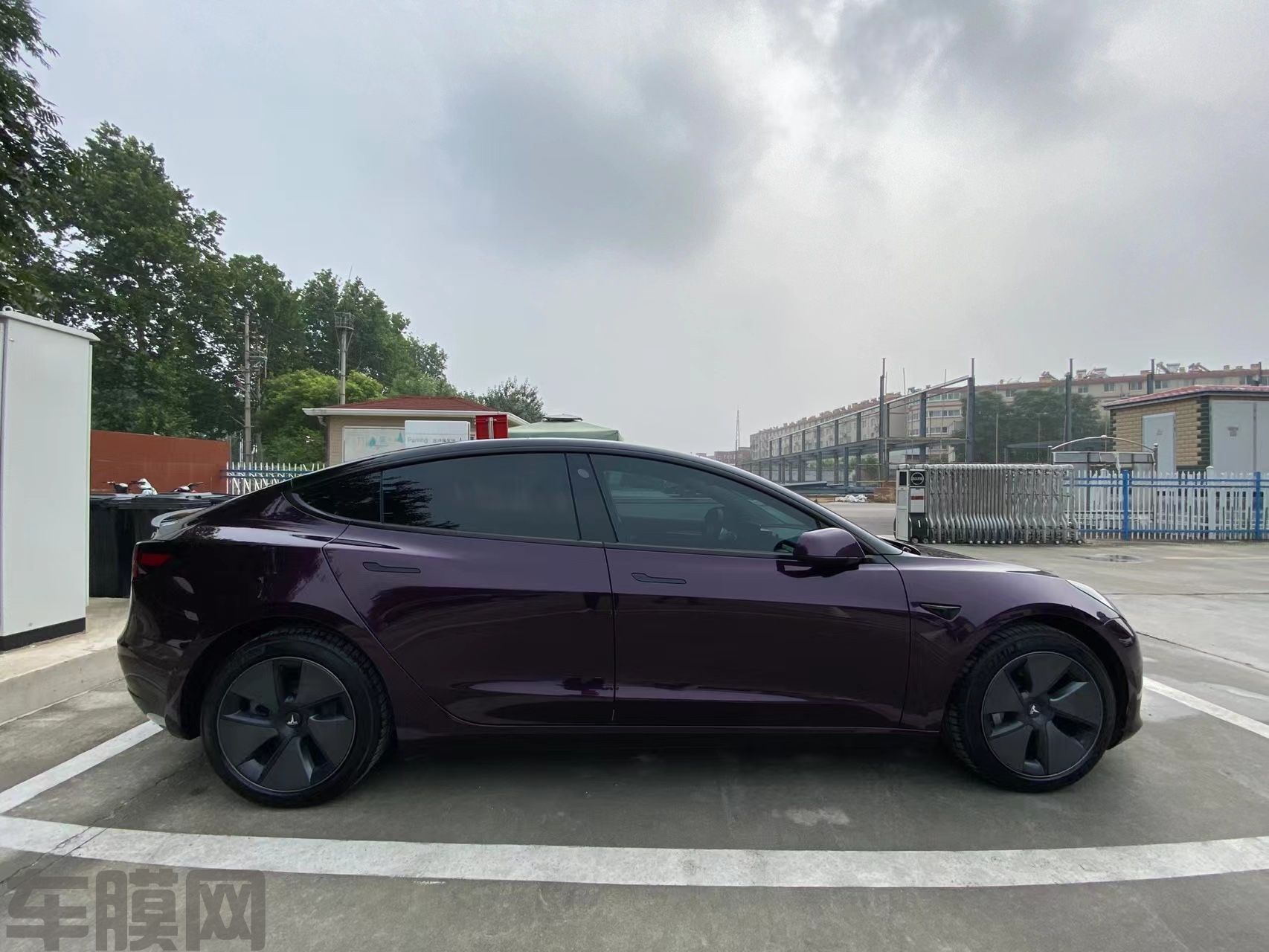 特斯拉Model 3 重金属黑魅紫改色膜 效果图