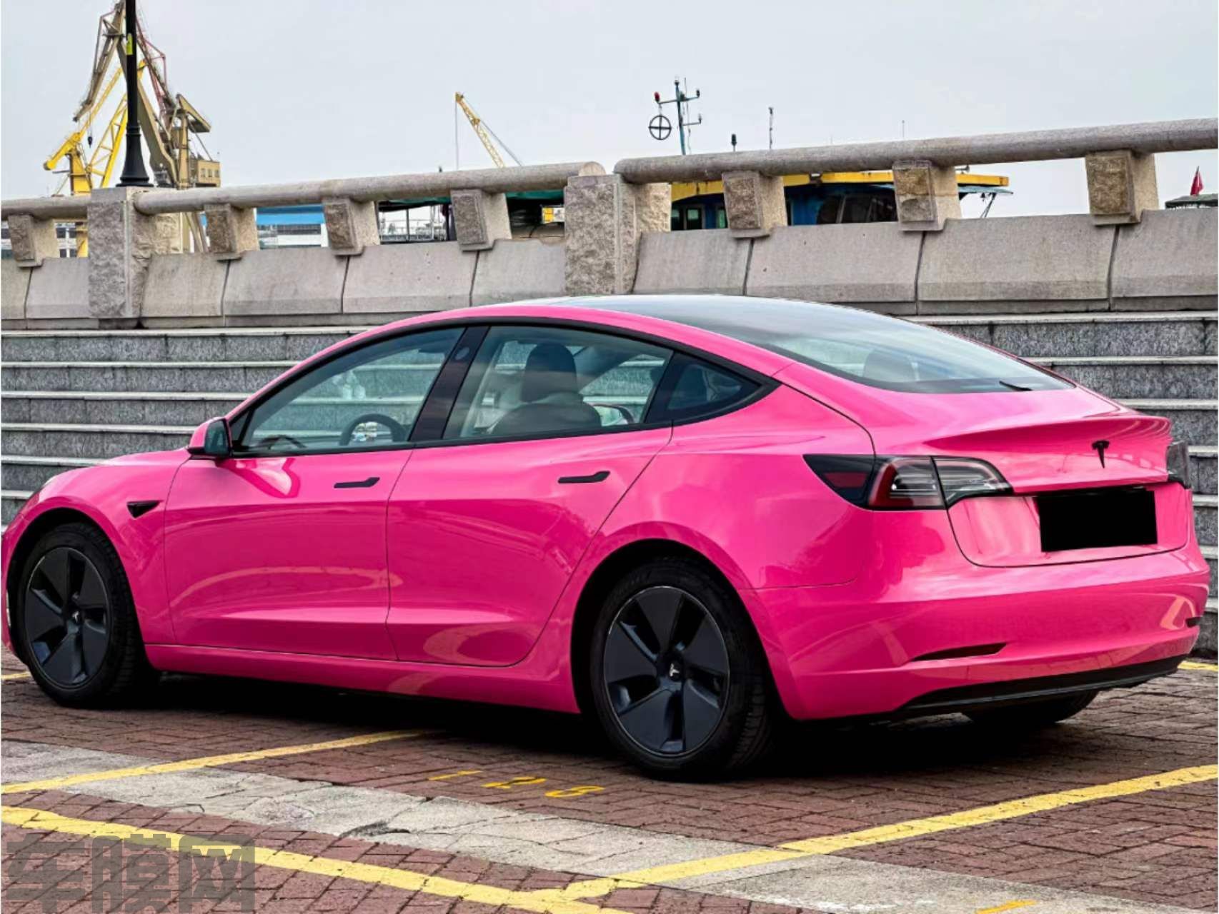 特斯拉Model 3 甜菜根紫改色膜 效果图