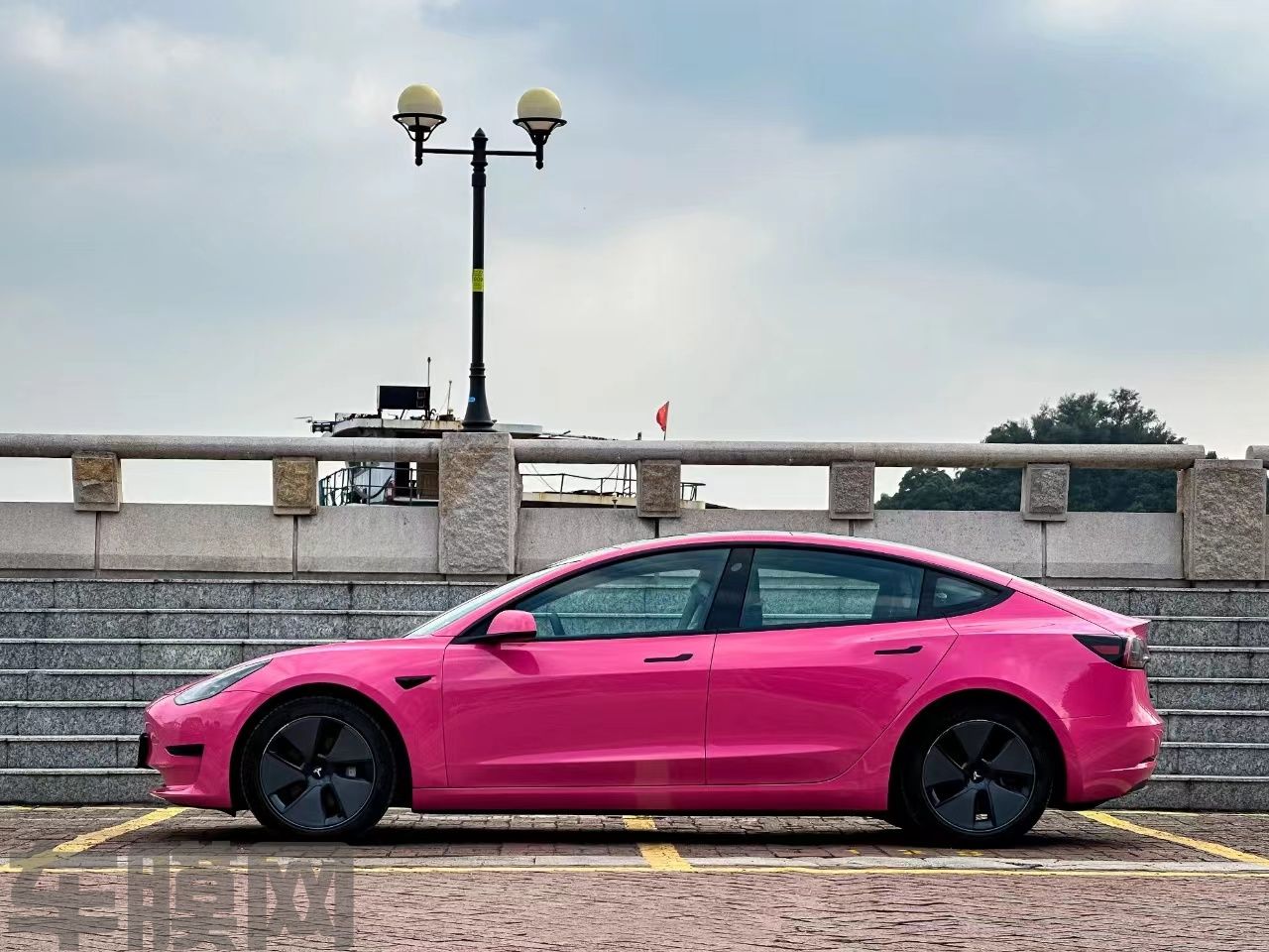 特斯拉Model 3 甜菜根紫改色膜 效果图