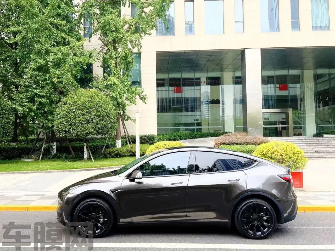 特斯拉Model Y 液态金属枪灰改色膜 效果图