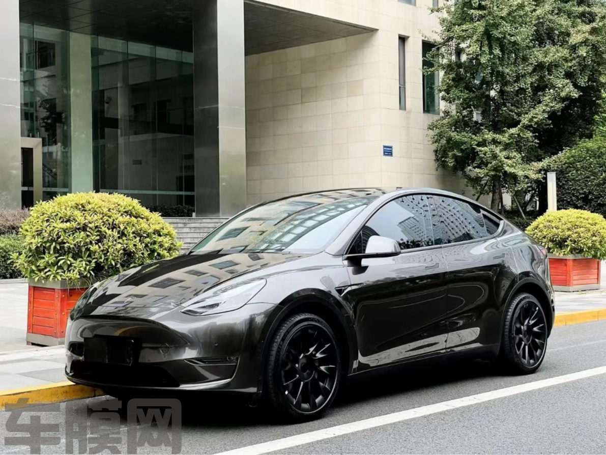 特斯拉Model Y 液态金属枪灰改色膜 效果图