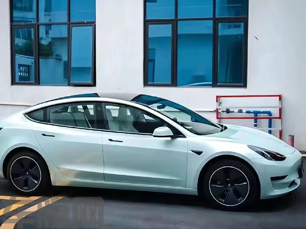 特斯拉Model 3 马卡龙月光玉改色膜 效果图