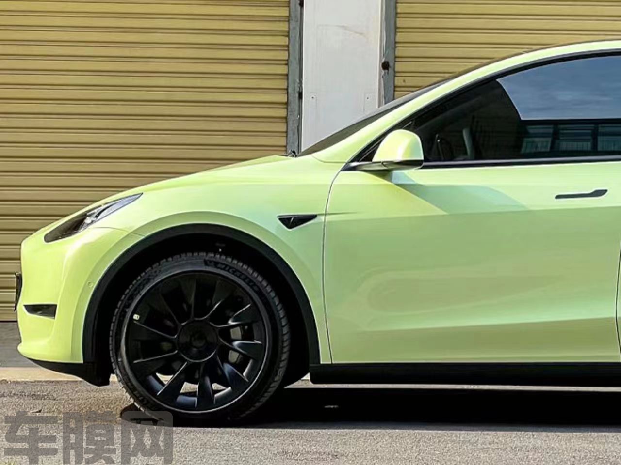 特斯拉Model Y 牛油果绿改色膜 效果图