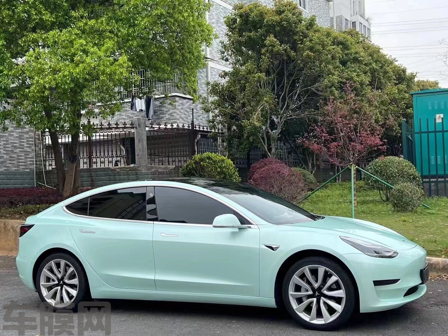 特斯拉Model 3 马卡龙月光玉改色膜 效果图