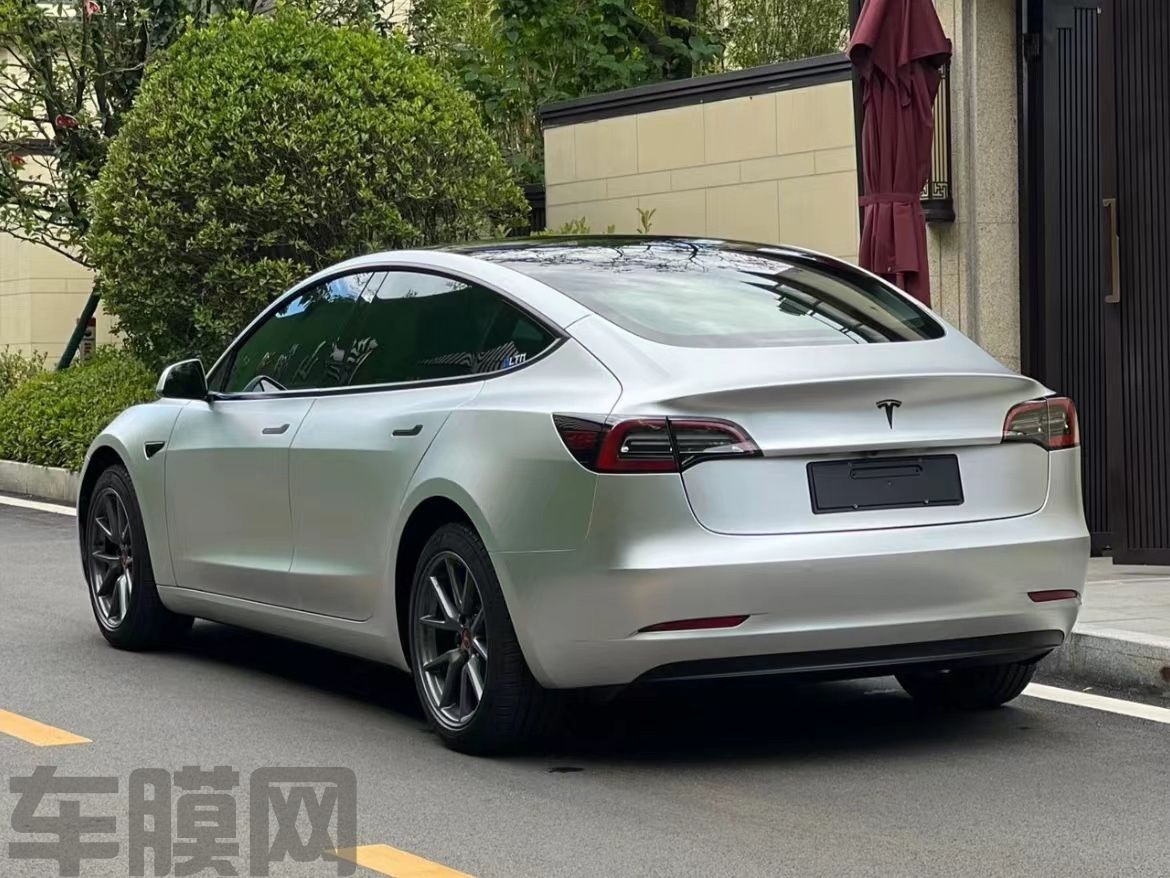 特斯拉Model 3 电光金属银改色膜 效果图