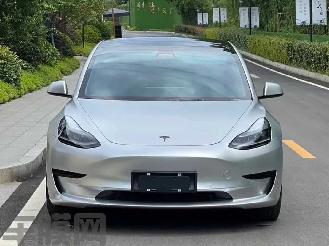 特斯拉Model 3 电光金属银改色膜 效果图