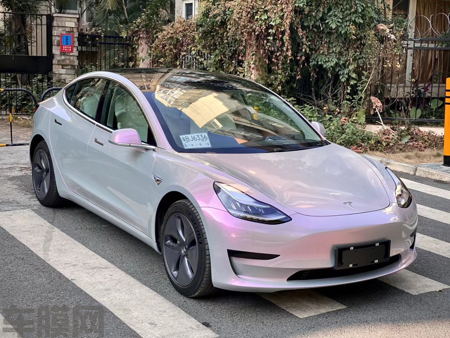特斯拉Model 3 梦幻火山灰改色膜 效果图