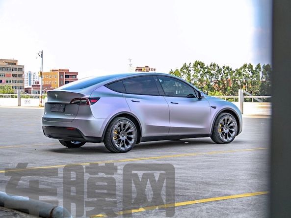 特斯拉Model Y 卡普里灰紫改色膜 效果图