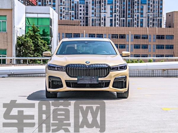 宝马7系 沙漠风暴黄改色膜 效果图