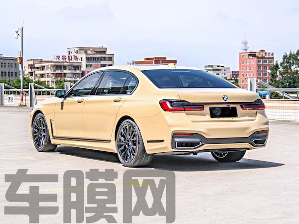 宝马7系 沙漠风暴黄改色膜 效果图