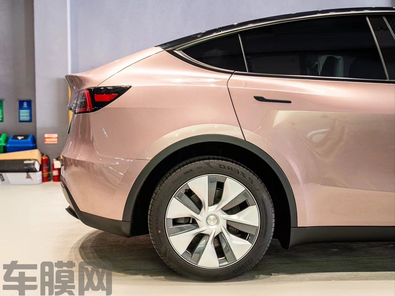 特斯拉Model Y 水晶冰莓粉改色膜 效果图