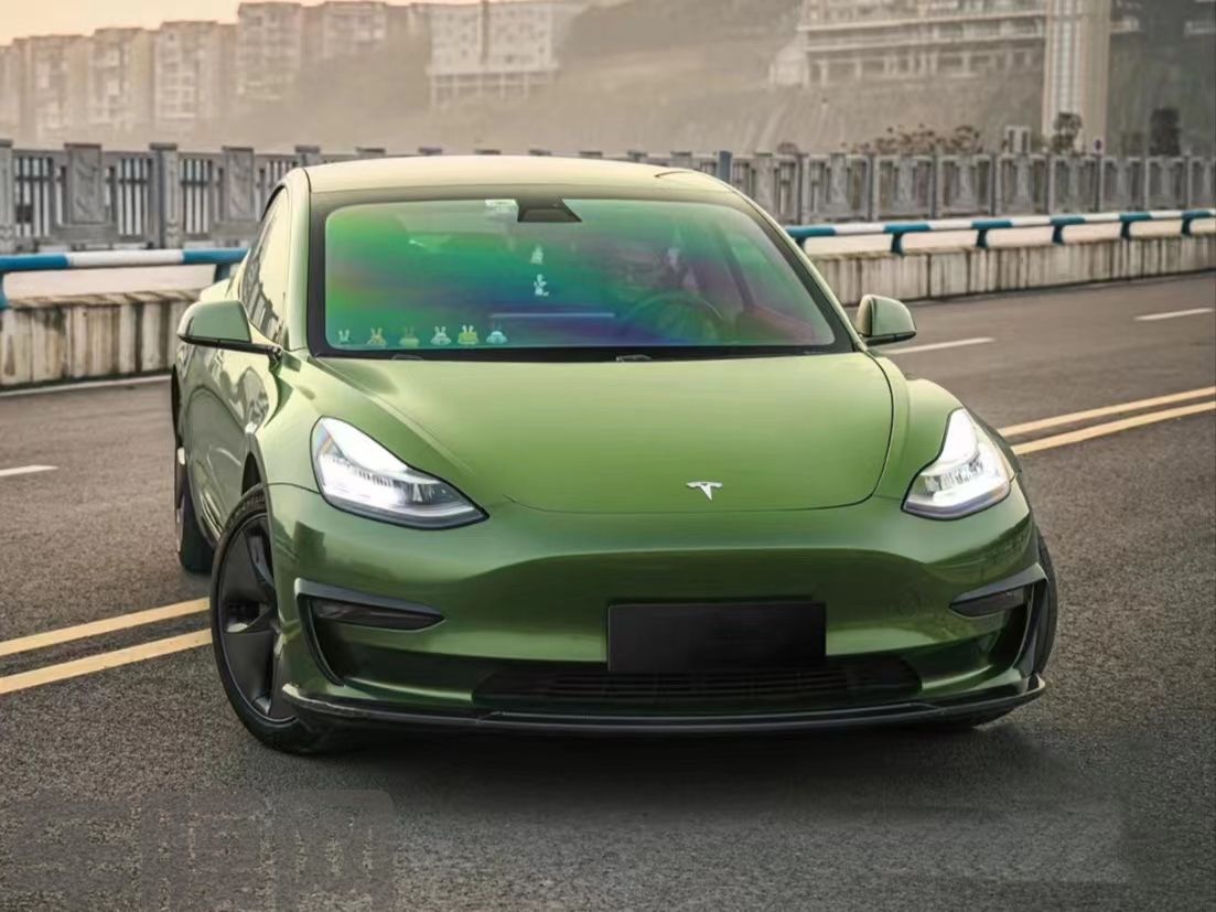 特斯拉Model 3 超亮金属曼巴绿改色膜 效果图