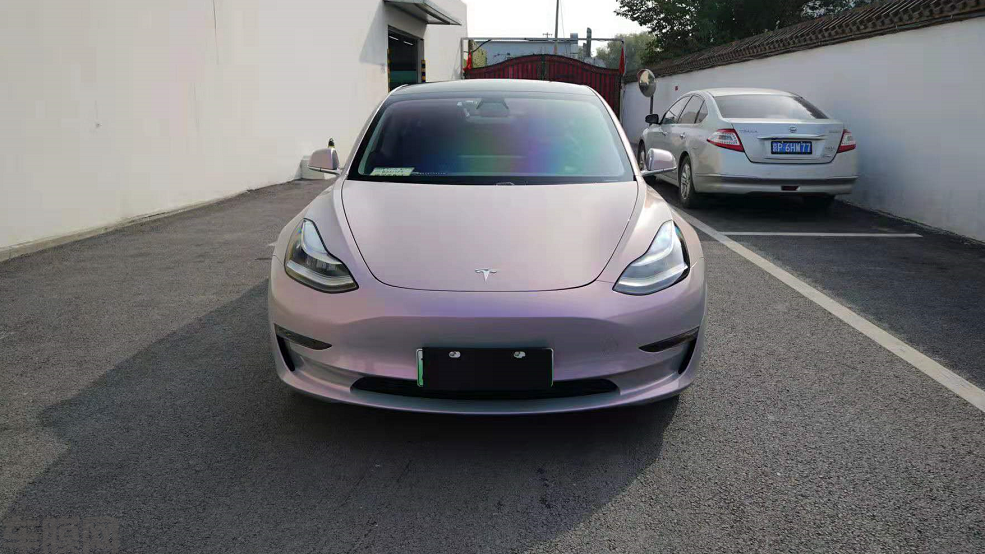 将极简主义坚持到底，特斯拉Model 3改色灰魅紫！