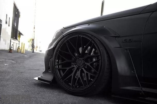 奔驰C63 AMG（W204）宽体改装案例