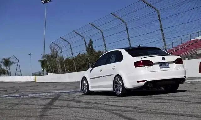 4-20101110355N50.jpeg