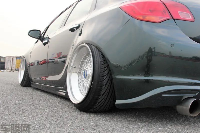 4-20112H14922B4.jpg